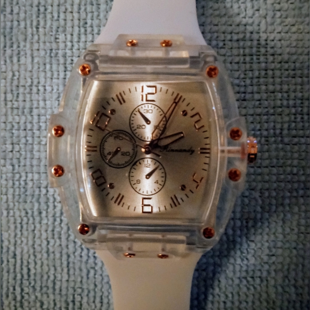 Tonneau pointer quartz wacth